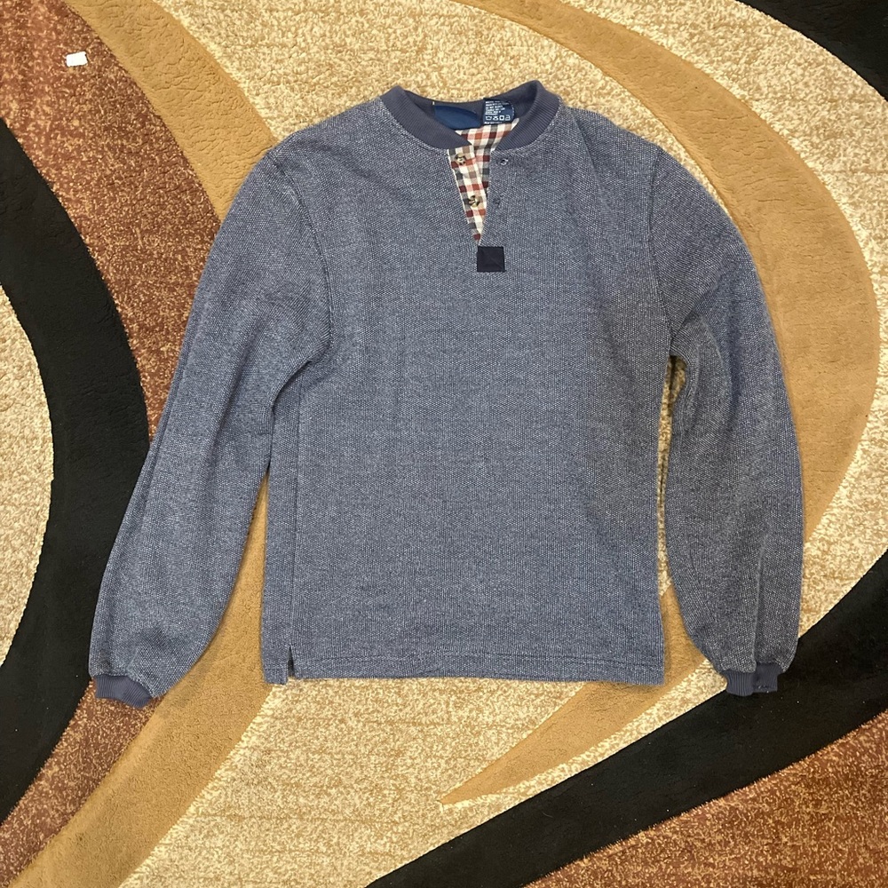 Knife sweater small